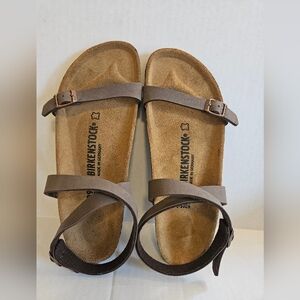 Birkenstock Daloa Sandal Size 39 mocha color